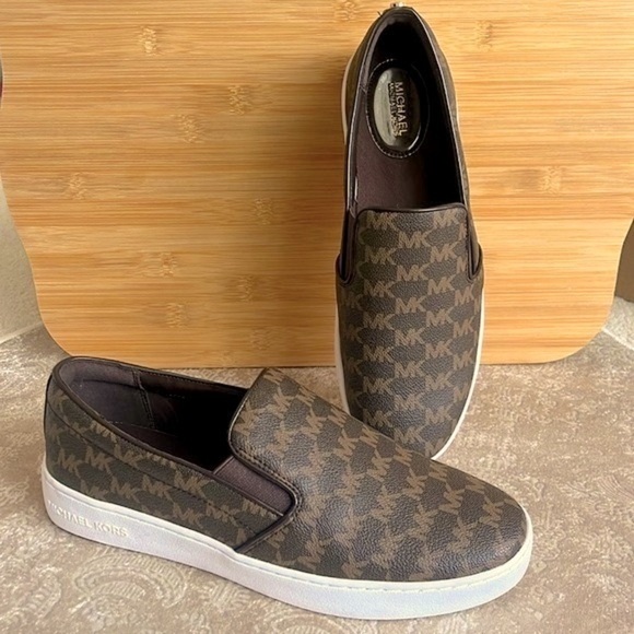 Brand New Michael Kors Logo Slip-On Sneakers Brown Rubber Sole Round Toe Classic - Picture 15 of 15